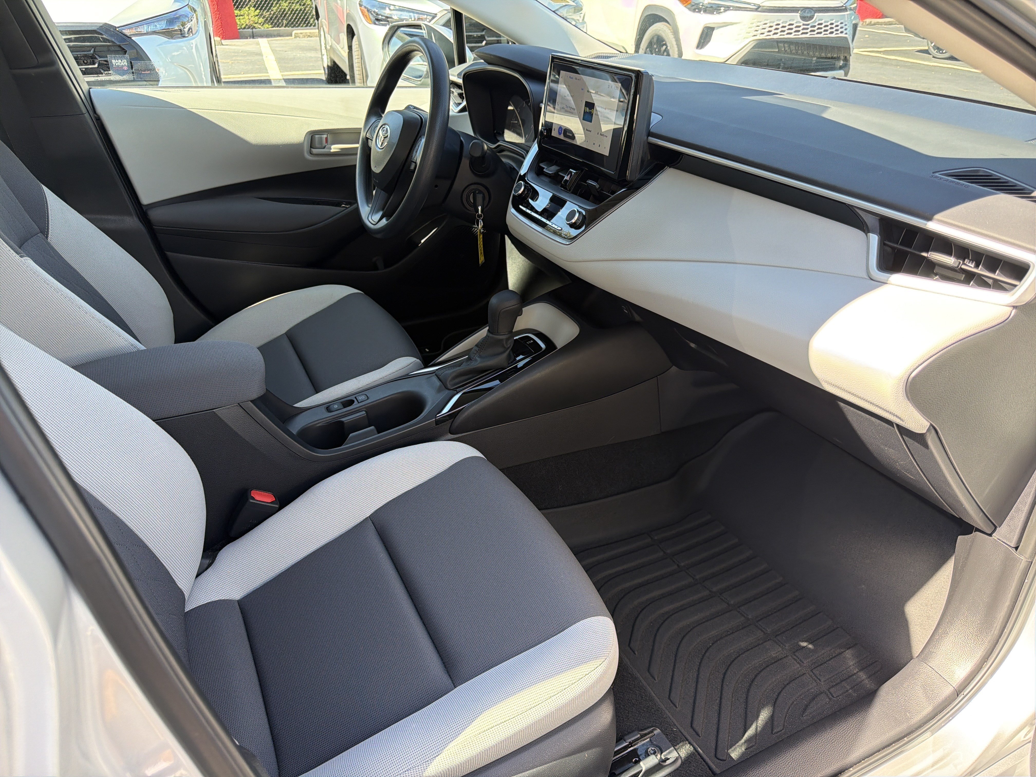 Used 2024 Toyota Corolla LE FWD image 13