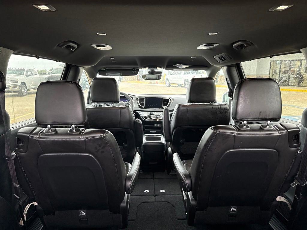 Used 2025 Chrysler Pacifica Select FWD image 12