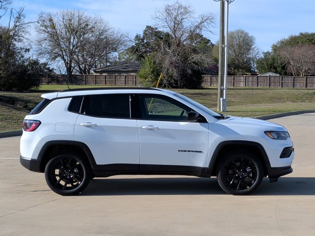 New 2026 Jeep Compass Altitude image 9