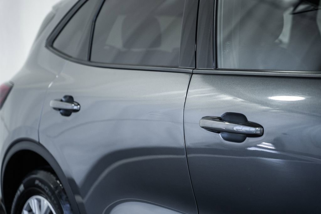 Used 2025 Ford Escape Active AWD/4WD image 18