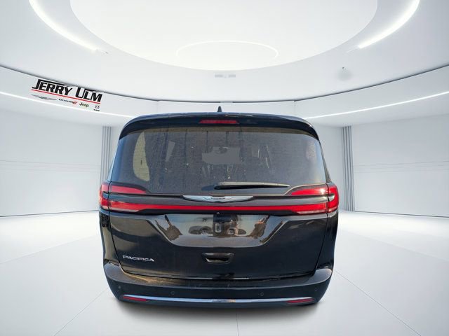 Used 2024 Chrysler Pacifica Touring-L image 4