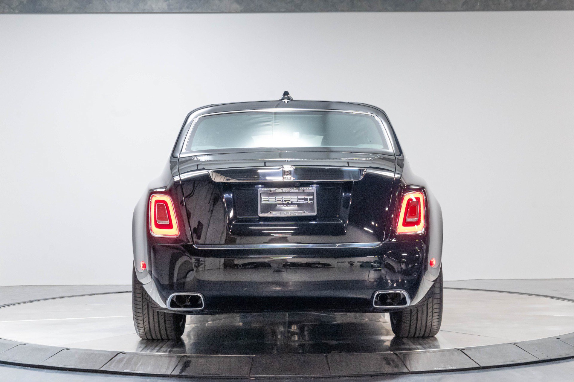 Used 2024 Rolls-Royce Phantom Sedan w/ The Phantom Package RWD image 65