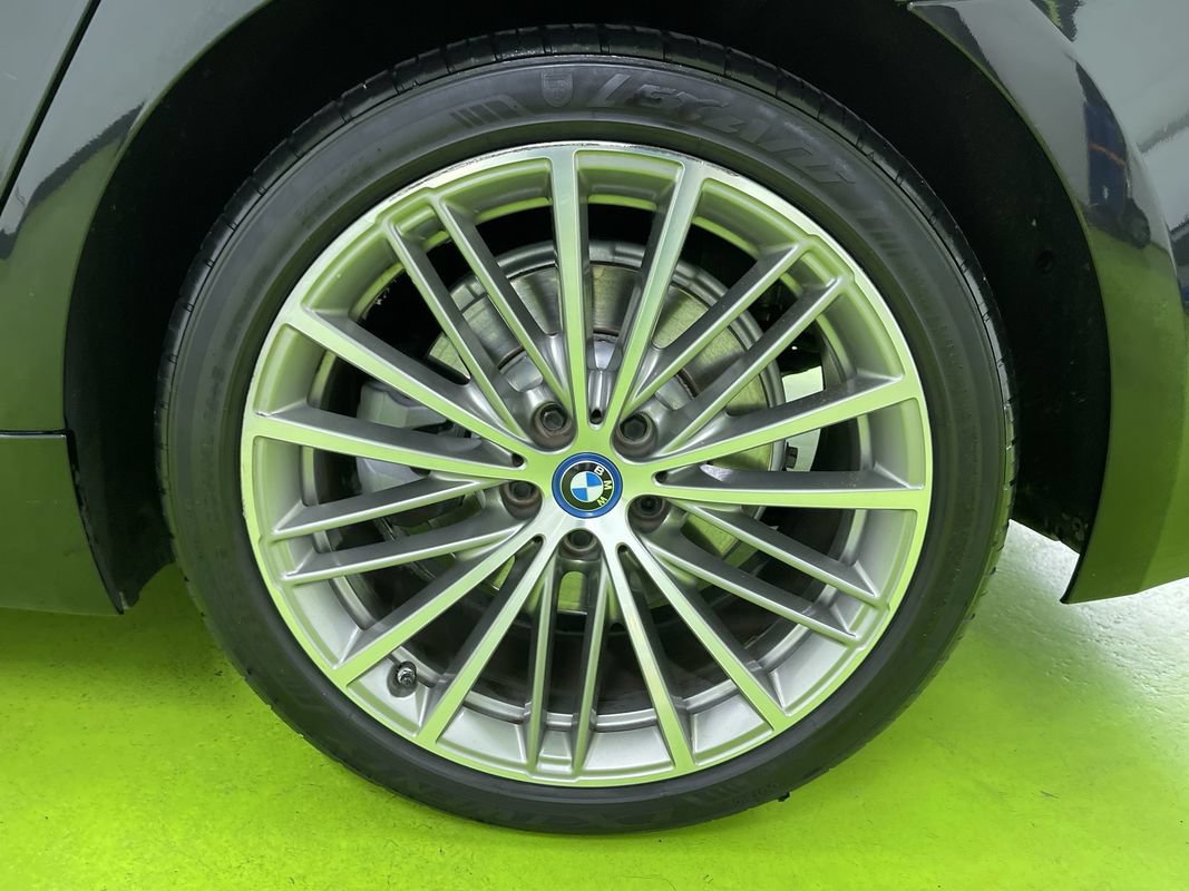 Used 2018 BMW 530e w/ Premium Package 2 RWD image 16