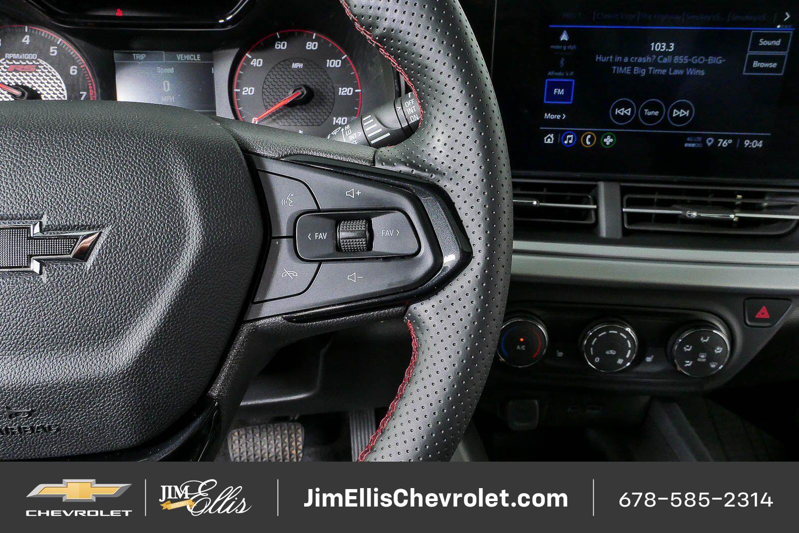 Certified 2025 Chevrolet Trax RS w/ Sunroof Package FWD image 10