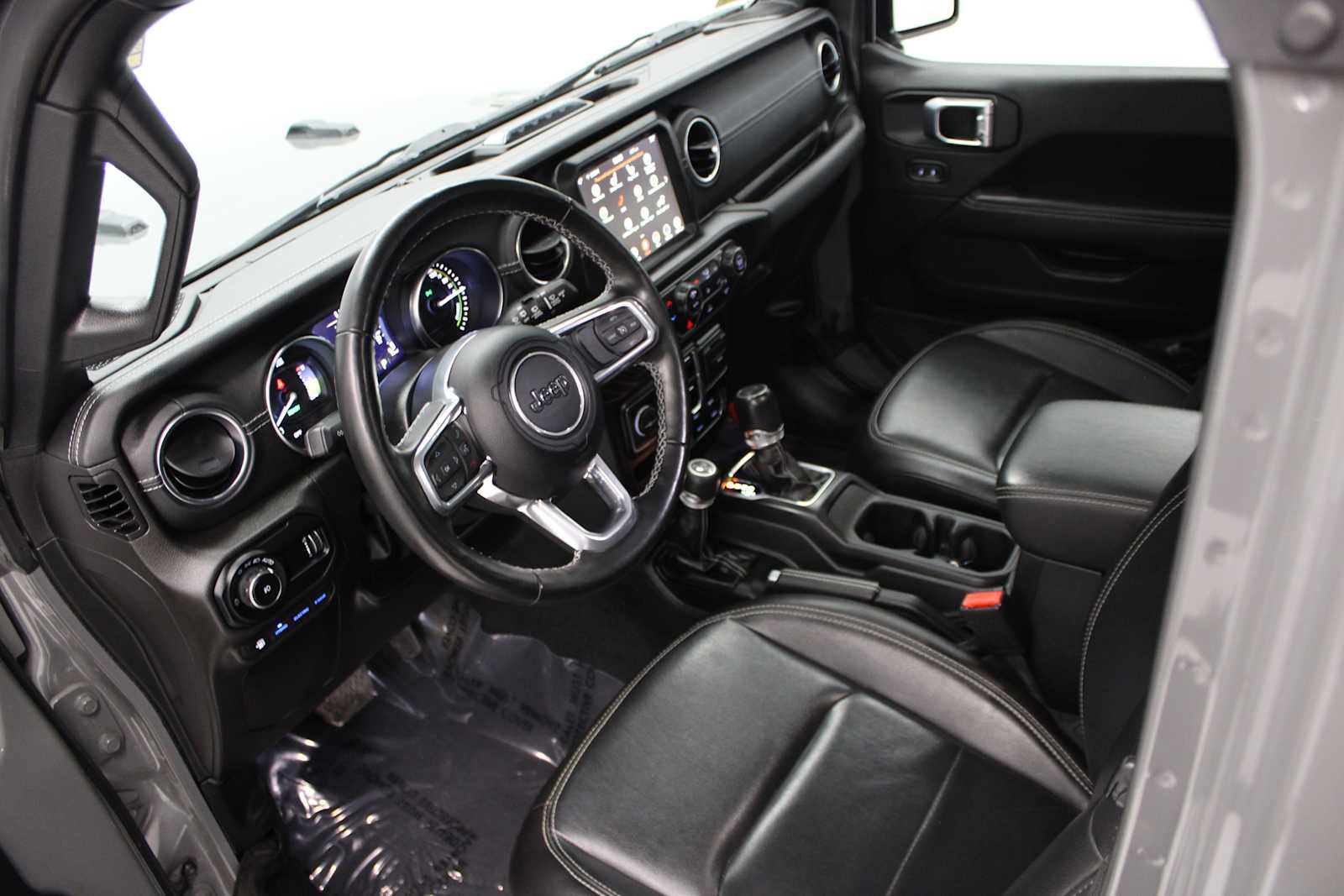 Used 2023 Jeep Wrangler Unlimited Sahara w/ Cold Weather Group AWD/4WD image 17