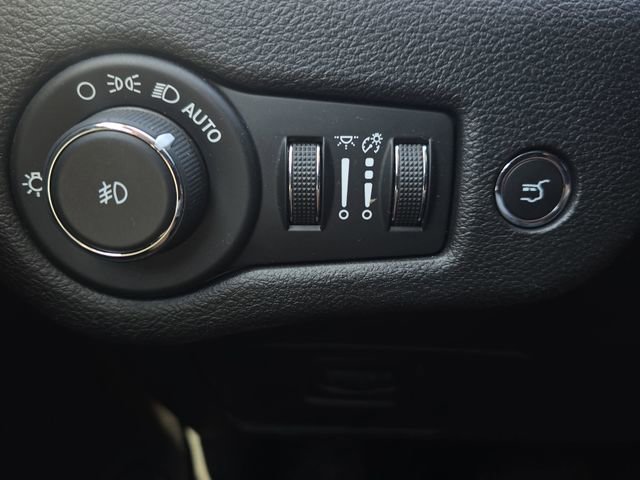 Used 2020 Jeep Cherokee Latitude Plus image 26