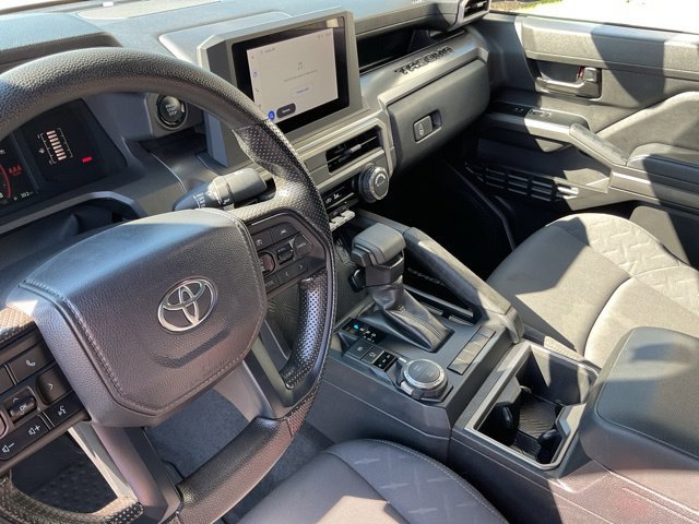 Used 2025 Toyota Tacoma SR5 AWD/4WD image 20