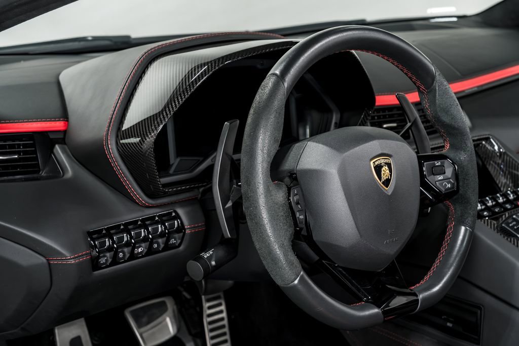 Used 2018 Lamborghini Aventador S image 12