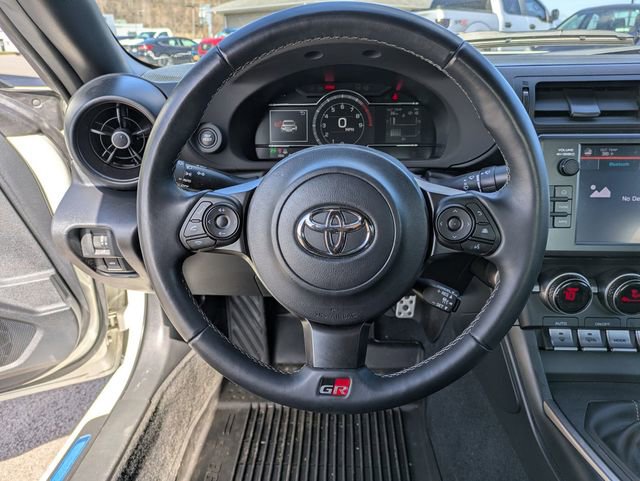 Used 2025 Toyota GR86 Premium w/ Performance Package image 9