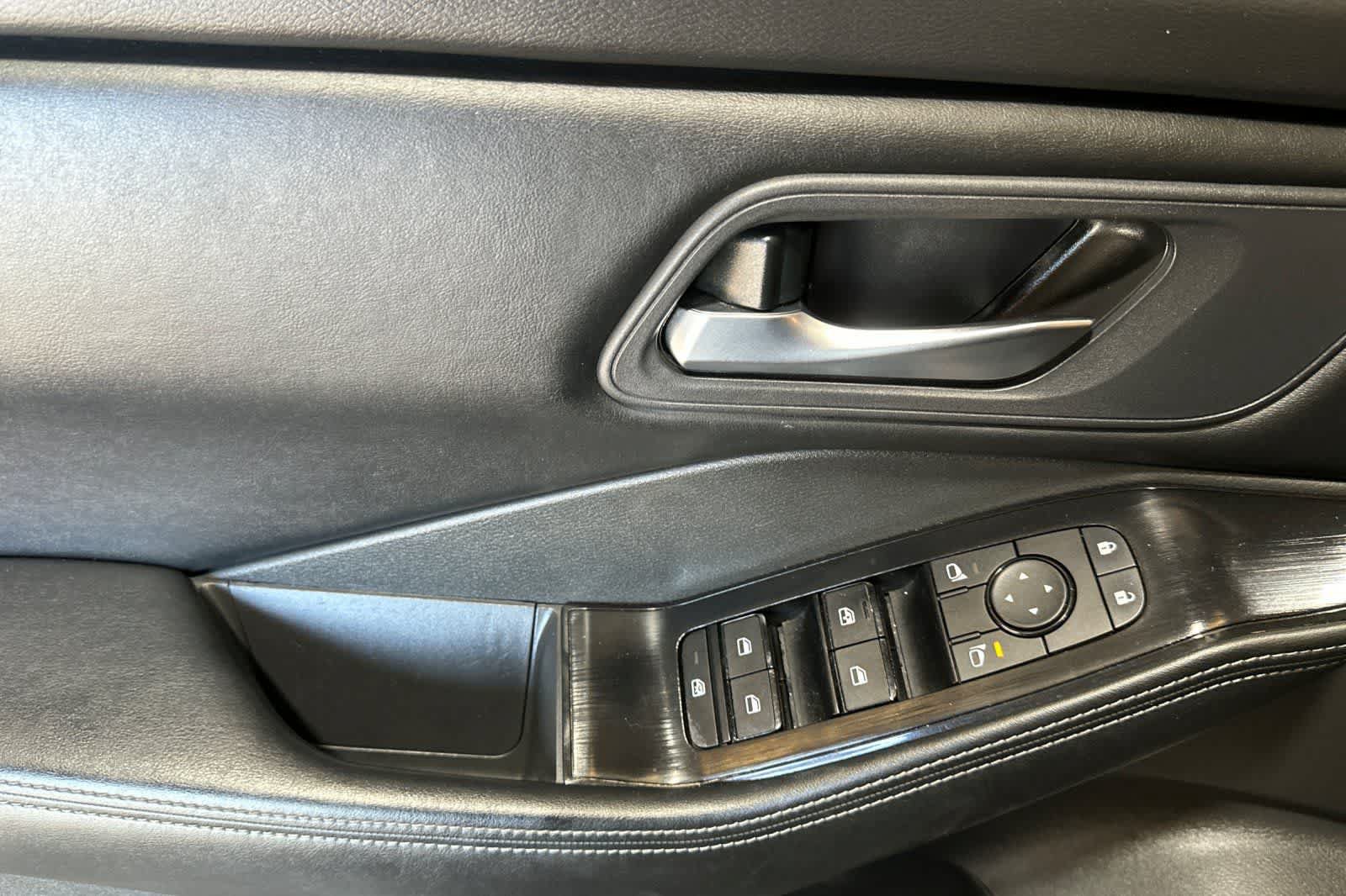 Certified 2025 Nissan Rogue SV FWD image 13