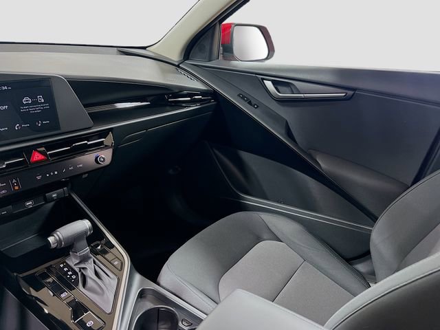 Used 2024 Kia Niro LX image 22