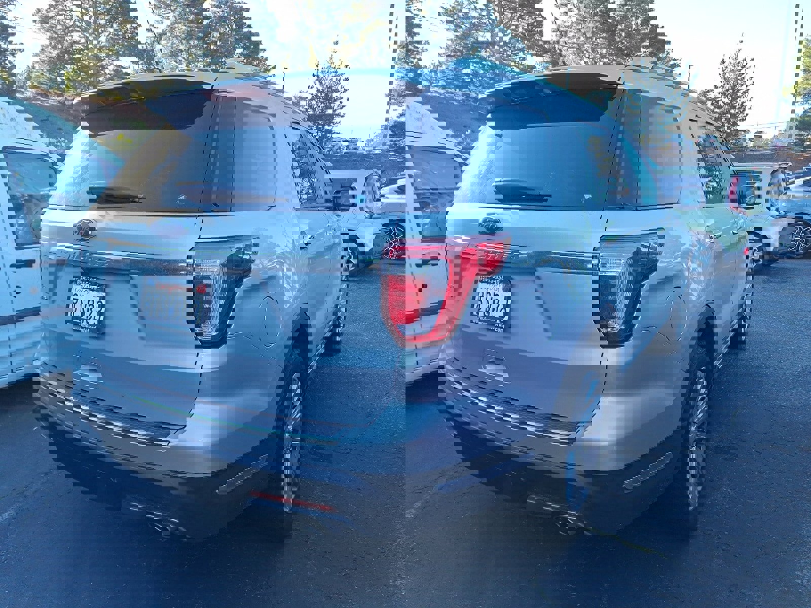 Used 2019 Ford Explorer Limited w/ Class III Trailer Tow Package image 5