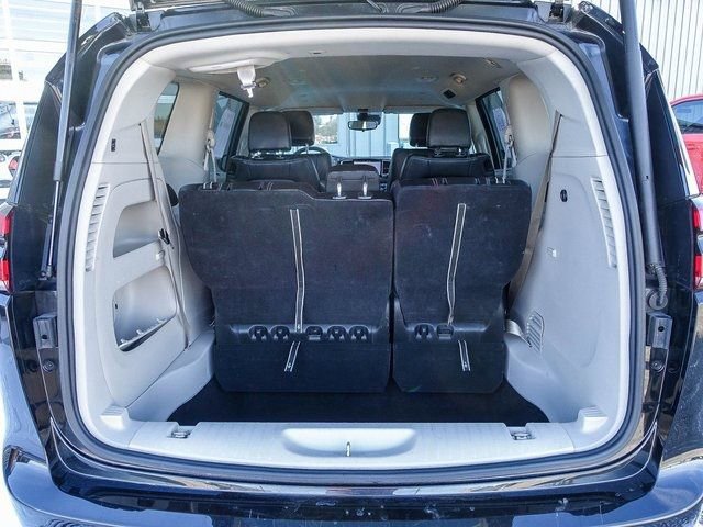 Used 2023 Chrysler Pacifica Touring-L image 32