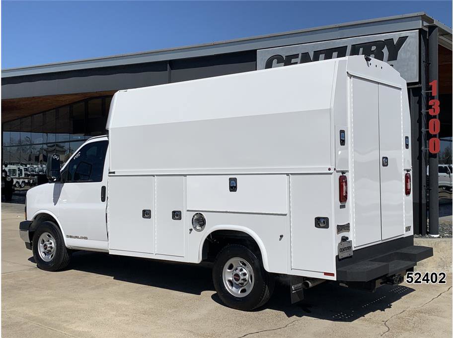 Used 2023 GMC Savana 3500 Cutaway Van w/ Power Convenience Package image 6