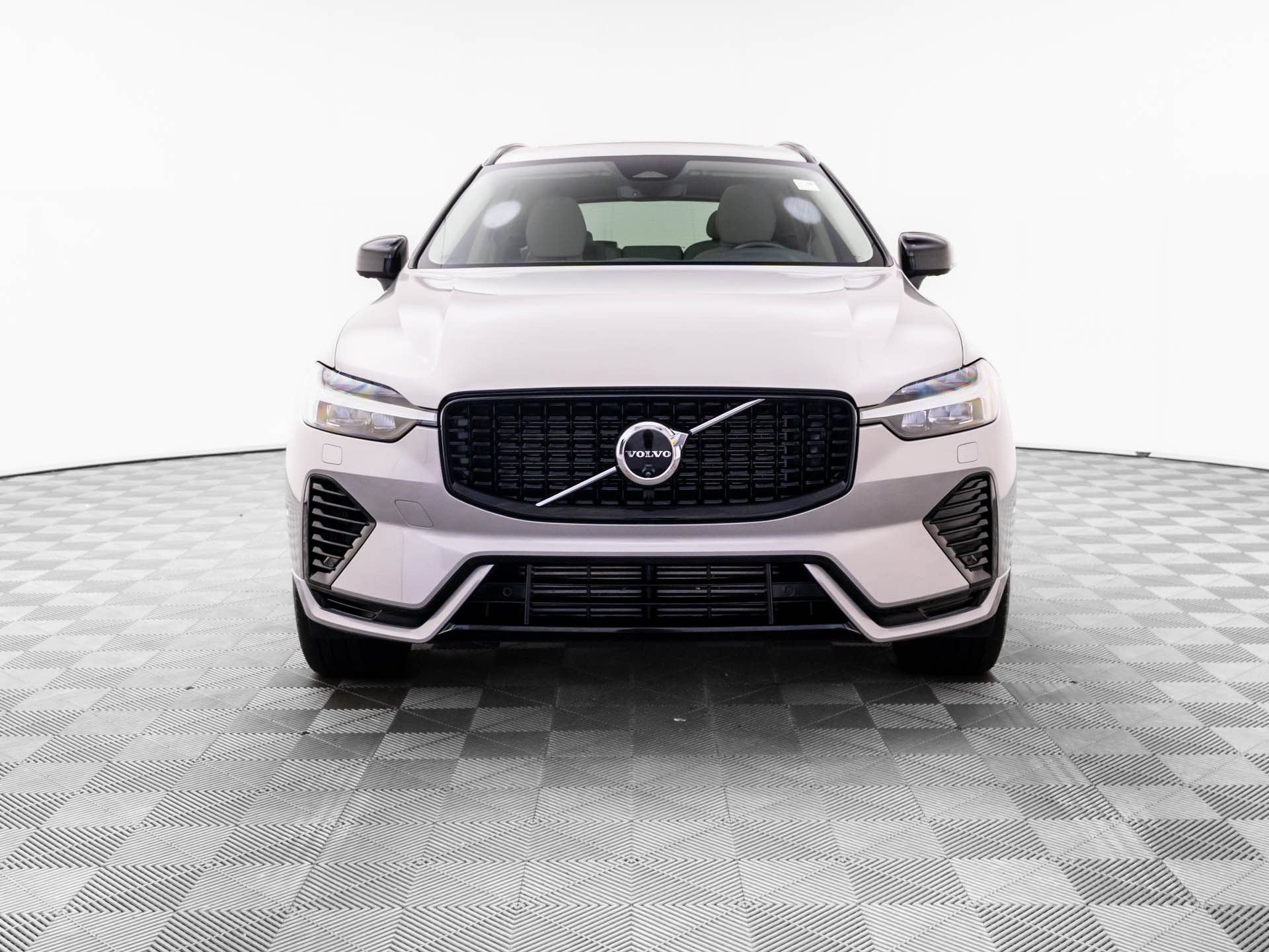 Used 2025 Volvo XC60 T8 Plus w/ Climate Package AWD/4WD image 8
