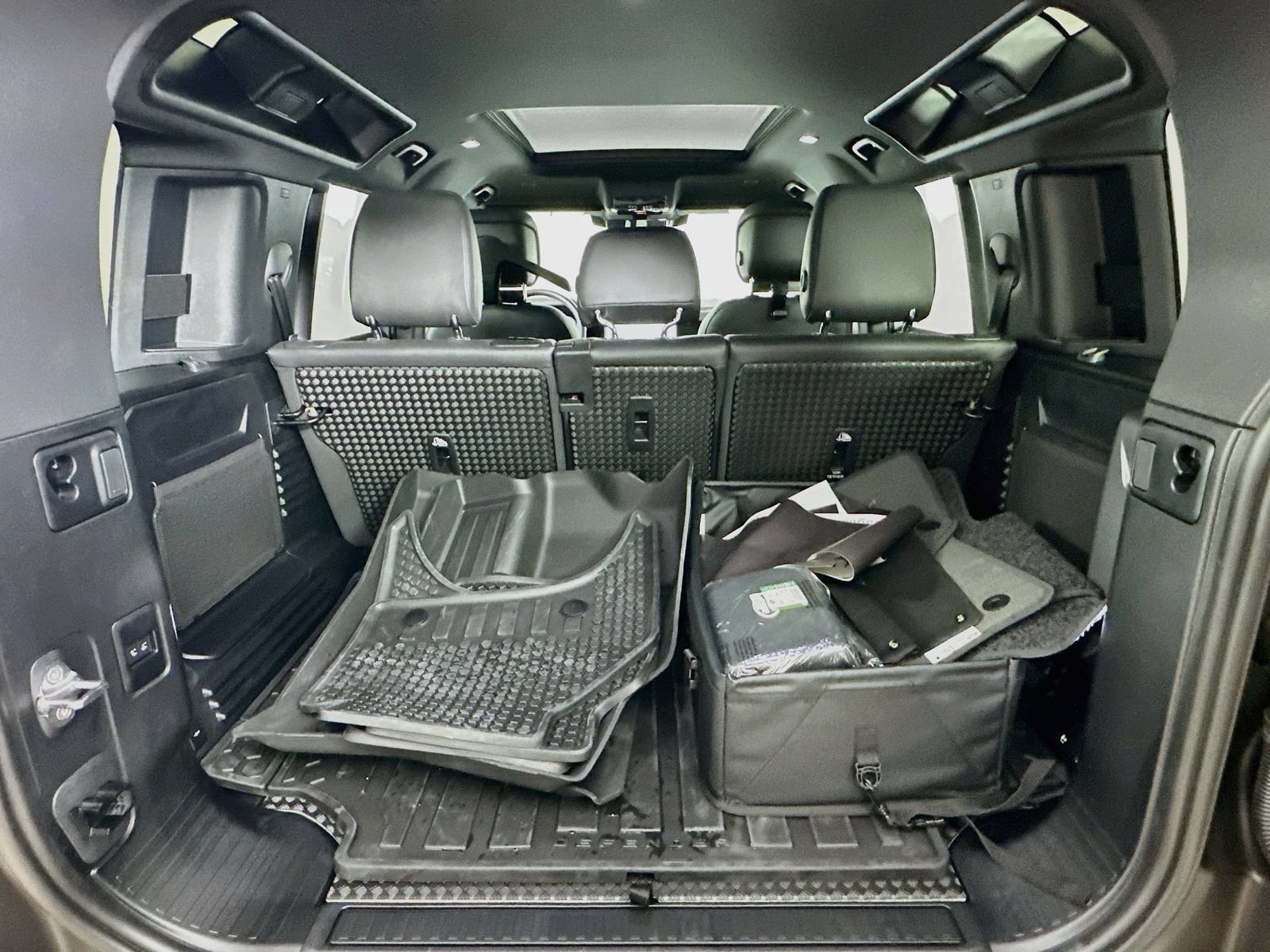 New 2026 Land Rover Defender 110 X-Dynamic SE AWD/4WD image 40