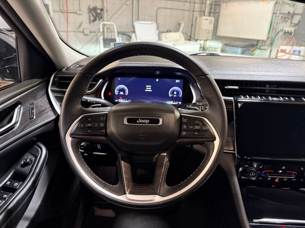 Used 2023 Jeep Grand Cherokee L Limited w/ Black Appearance Package AWD/4WD image 7