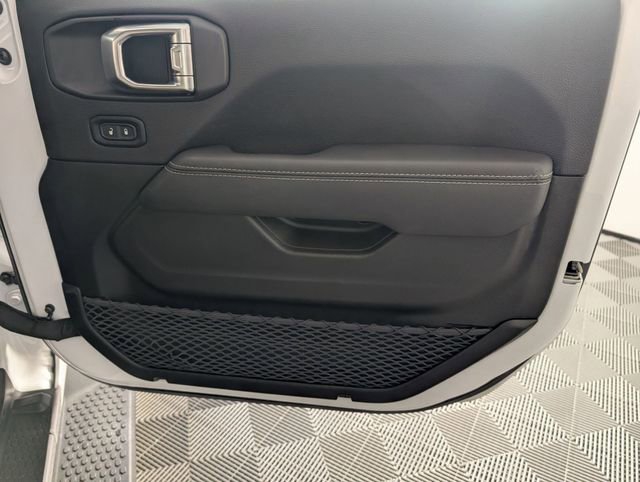 Certified 2023 Jeep Wrangler Unlimited Sahara w/ Cold Weather Group image 31