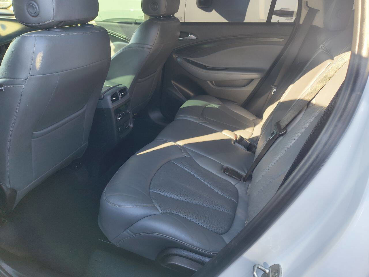 Used 2020 Buick Envision Essence image 18