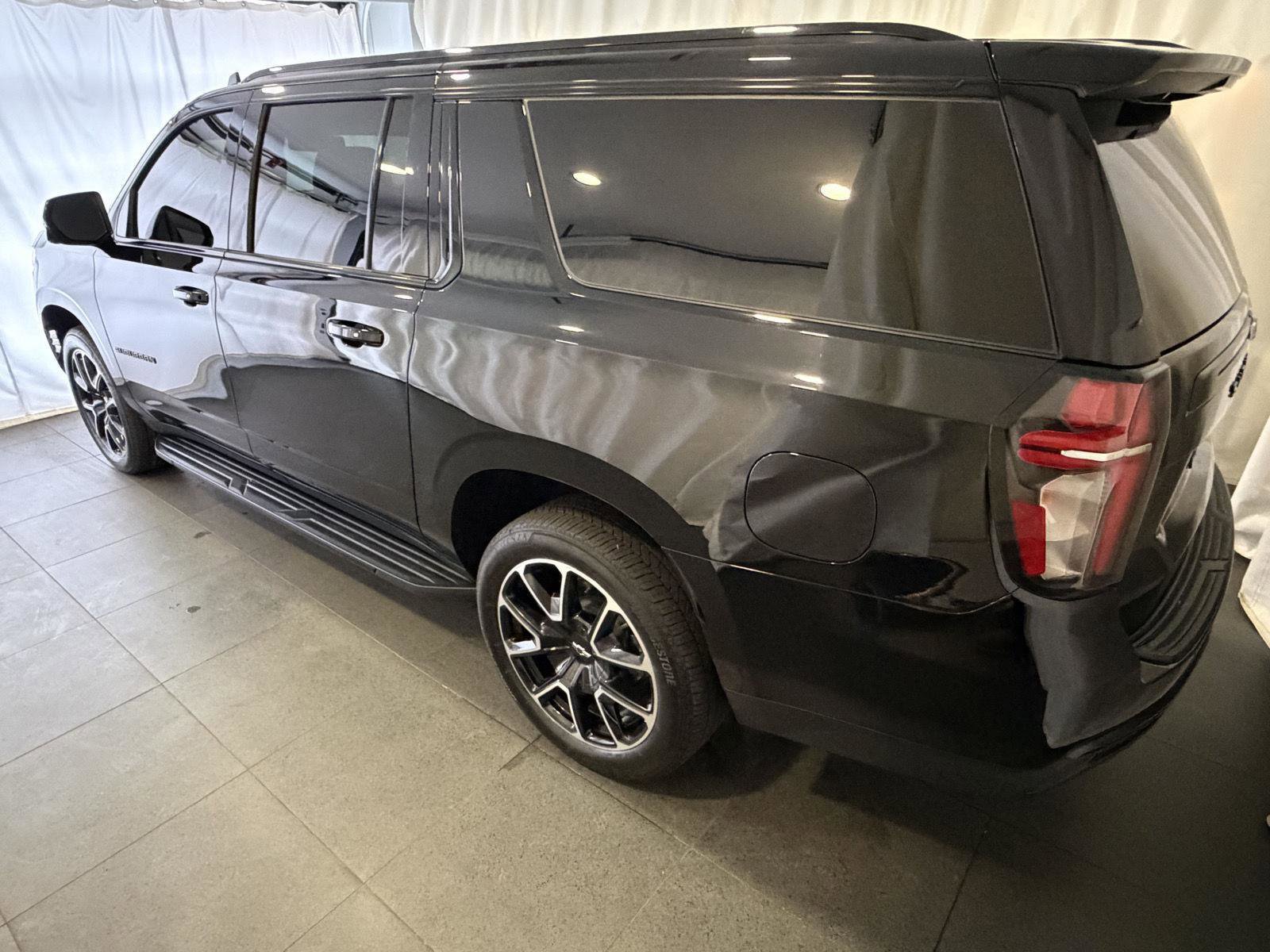 Used 2024 Chevrolet Suburban RST w/ Luxury Package image 3