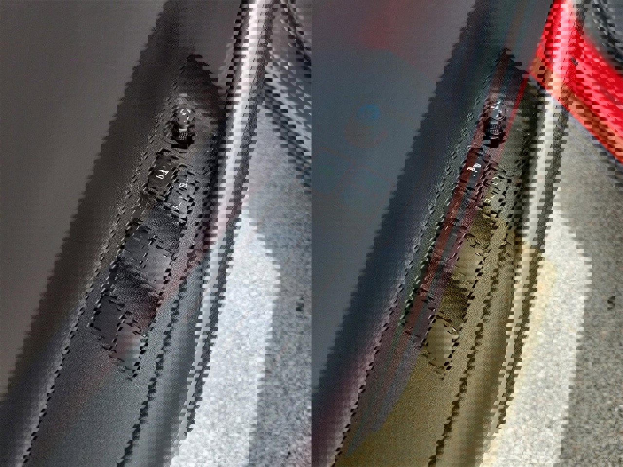 Used 2025 Toyota Corolla Cross AWD Hybrid image 15