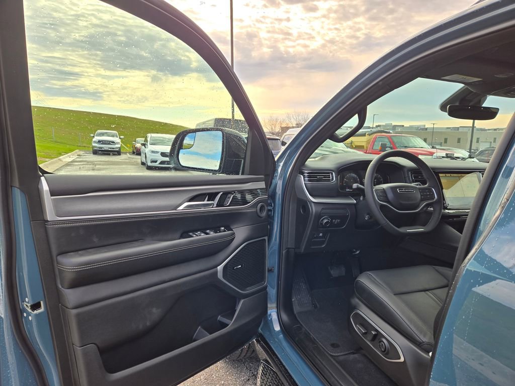 New 2026 Jeep Grand Wagoneer Limited AWD/4WD image 10