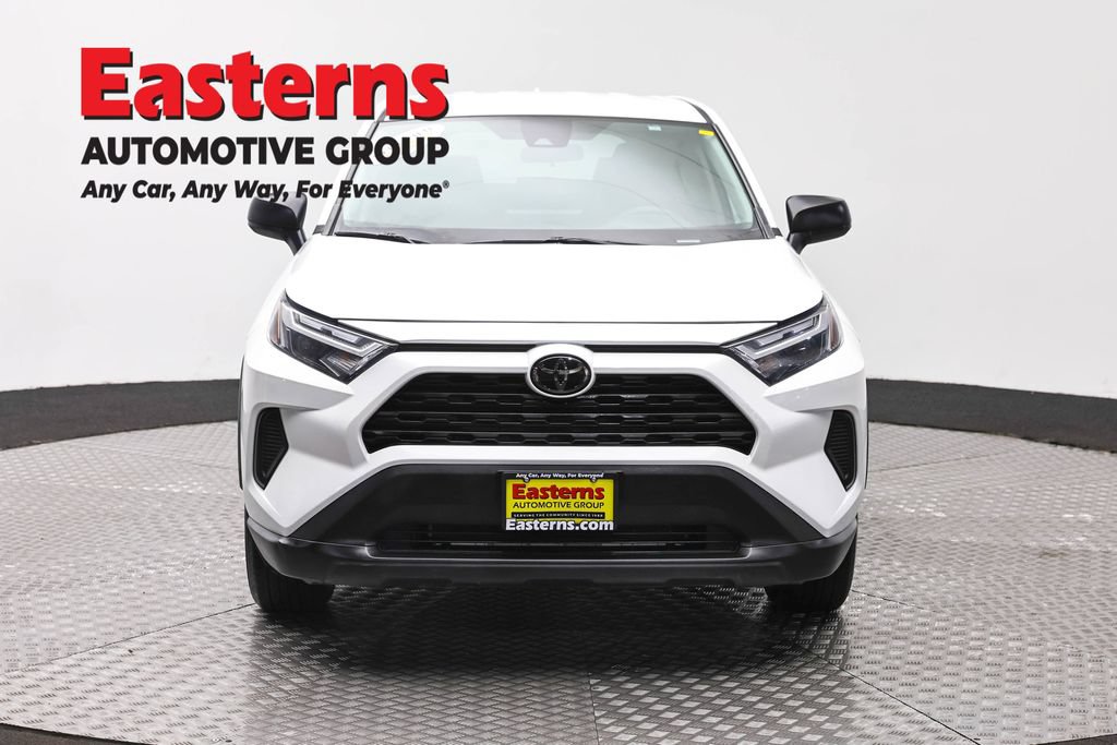 Used 2023 Toyota RAV4 LE AWD/4WD image 2