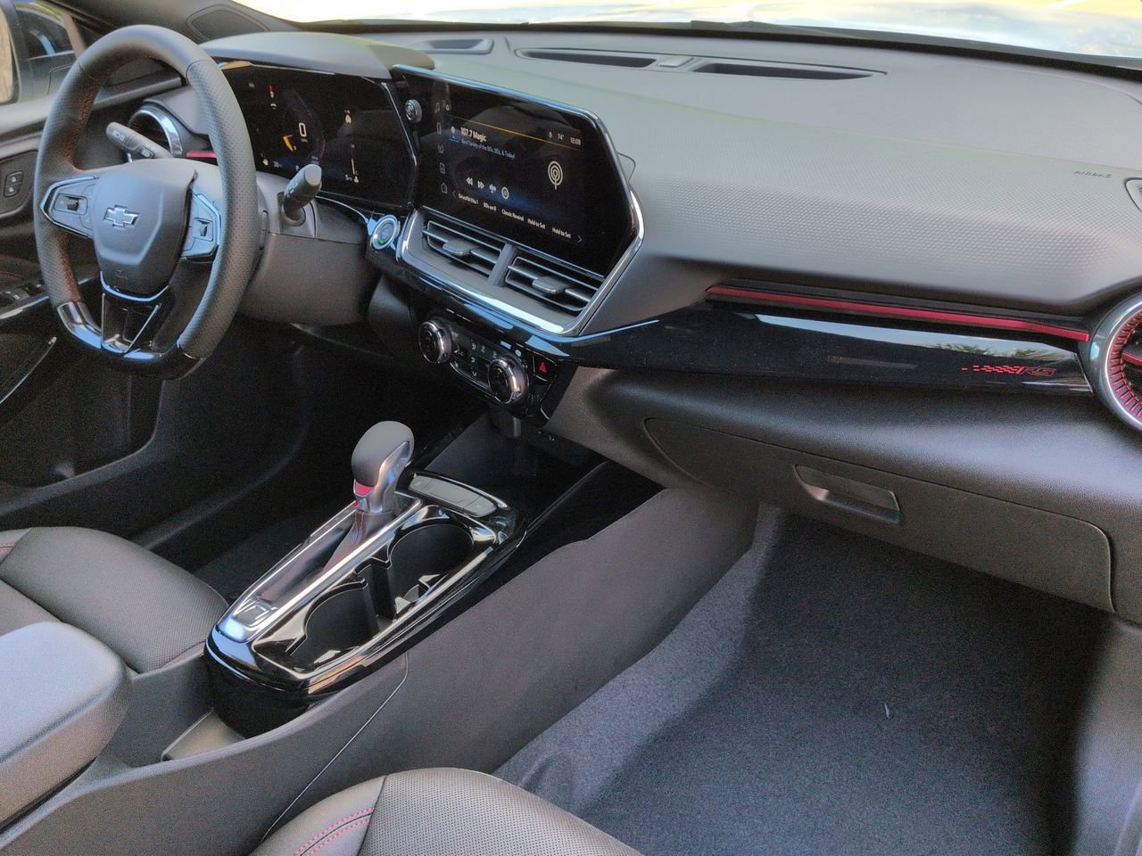 New 2026 Chevrolet Trax RS w/ Driver Confidence Package image 25