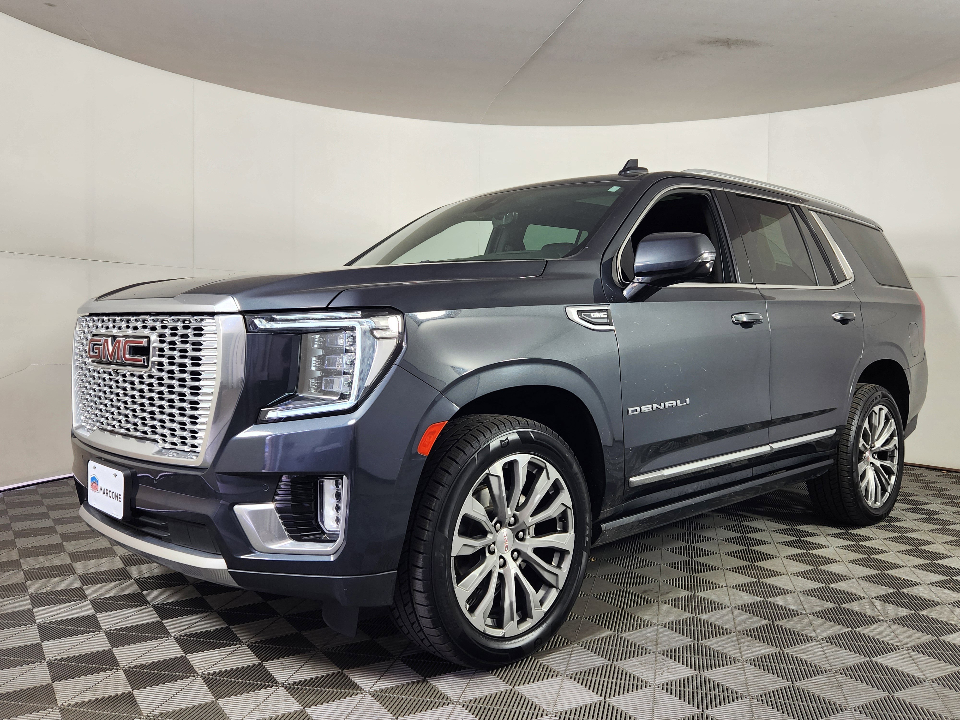 Used 2021 GMC Yukon Denali w/ Denali Premium Package image 3