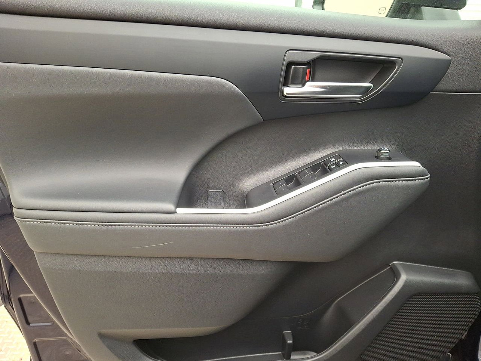 Certified 2023 Toyota Highlander XLE image 10