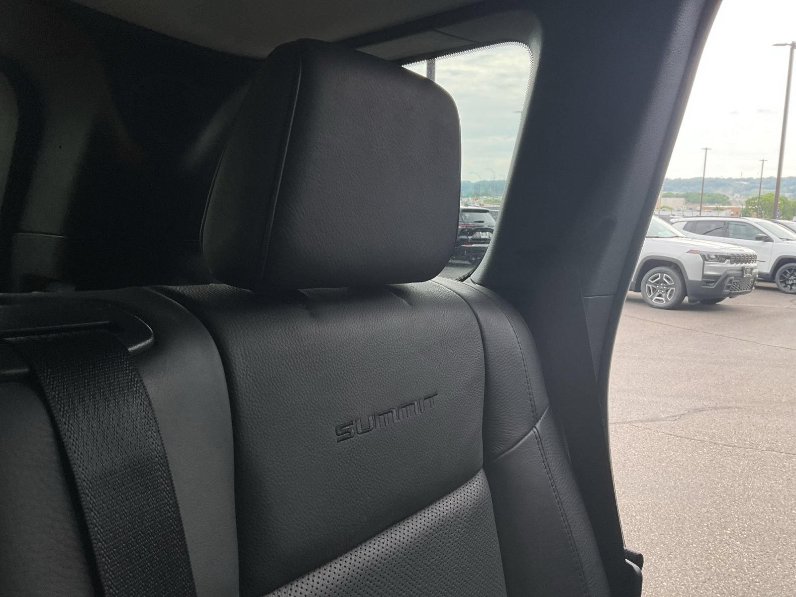 Used 2017 Jeep Grand Cherokee Summit AWD/4WD image 32