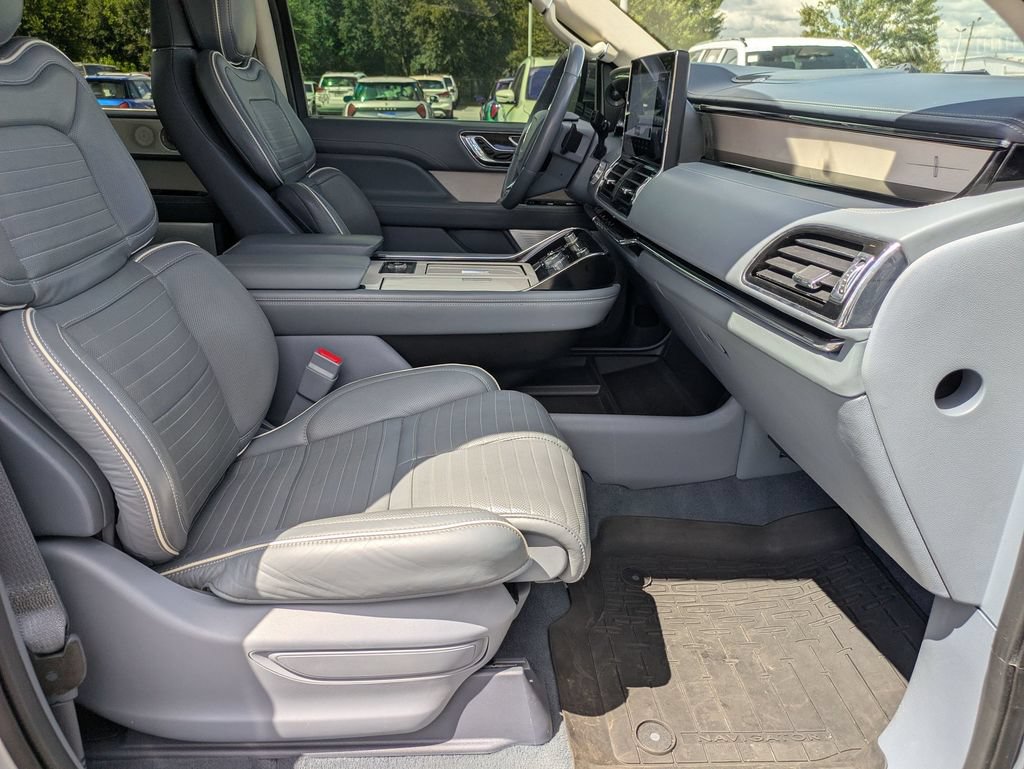 Used 2023 Lincoln Navigator L Black Label AWD/4WD image 22