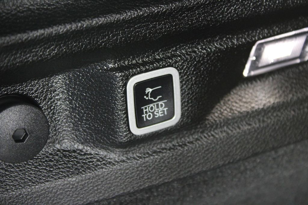 Used 2022 Jeep Grand Cherokee L Overland w/ MOPAR Finishing Package image 18