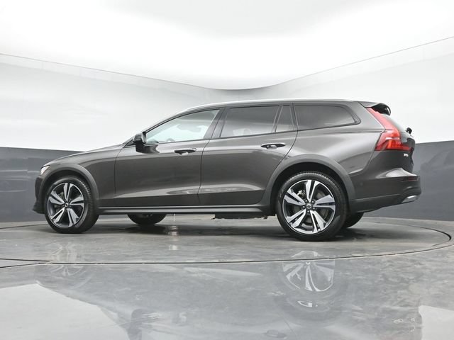 Used 2025 Volvo V60 B5 Cross Country Plus AWD/4WD image 36