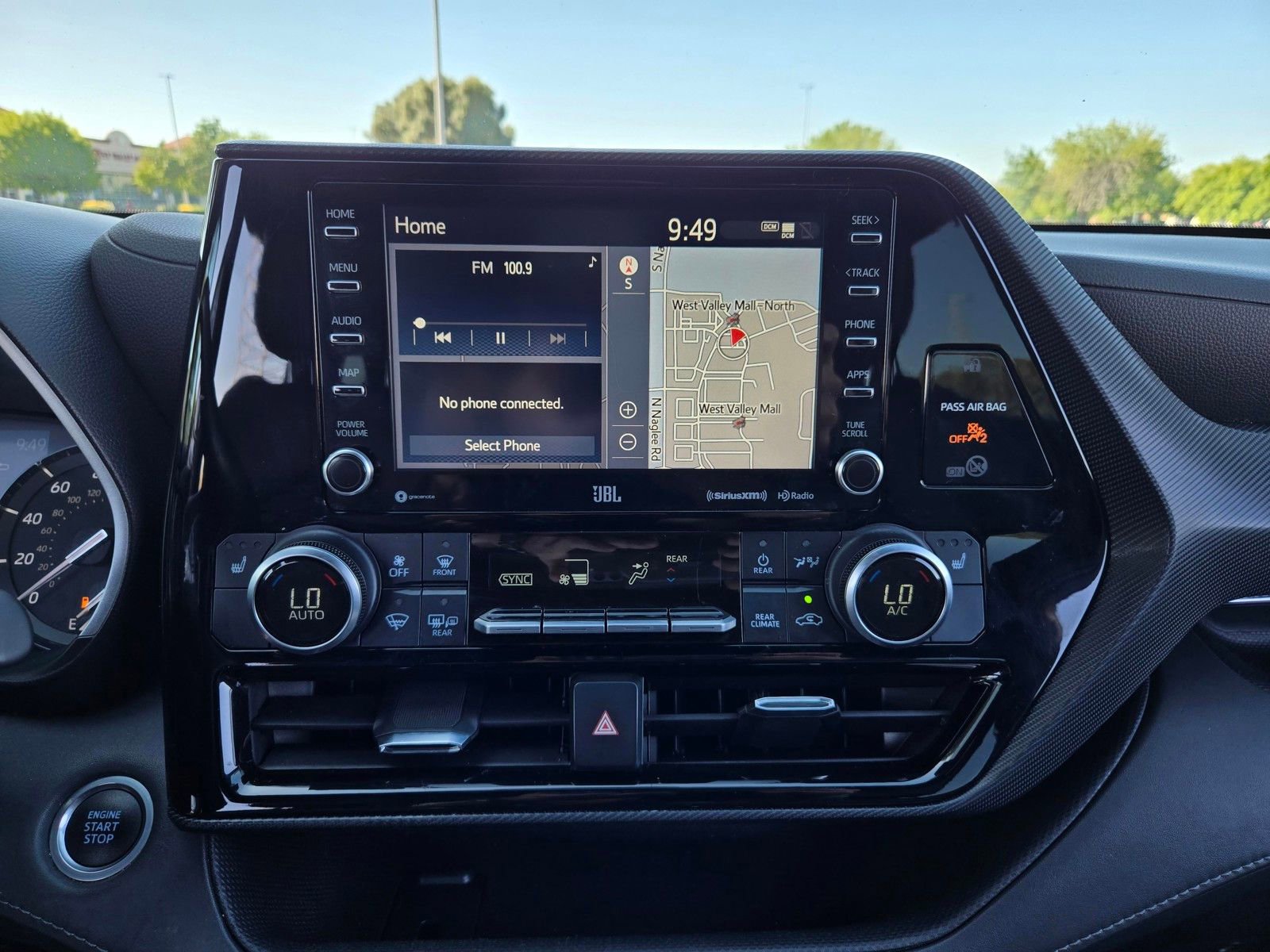 Used 2021 Toyota Highlander XSE FWD image 12
