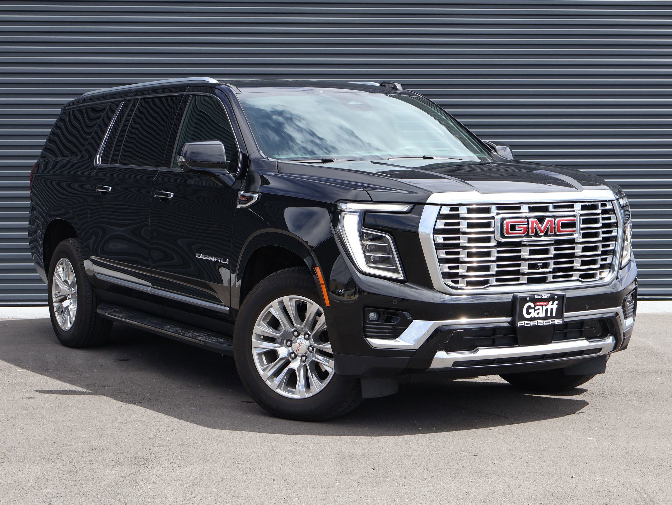Used 2025 GMC Yukon XL Denali image 3