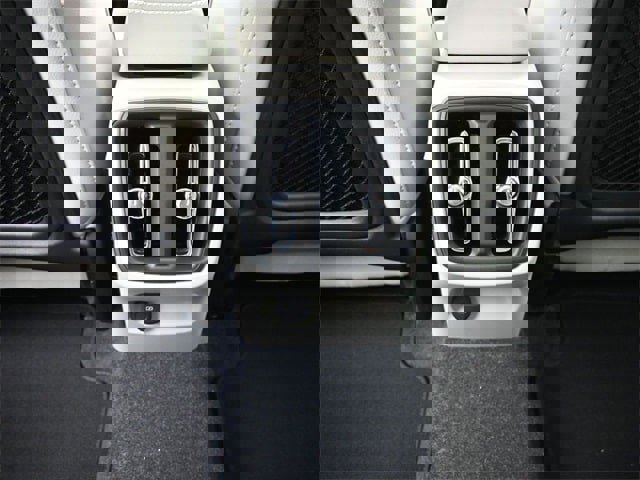 New 2025 Volvo XC40 B5 Plus w/ Protection Package Premier image 23