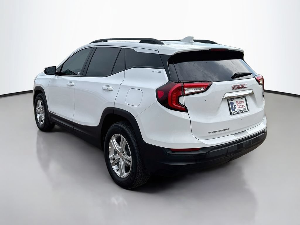 Used 2024 GMC Terrain SLE w/ Driver Convenience Package FWD image 5