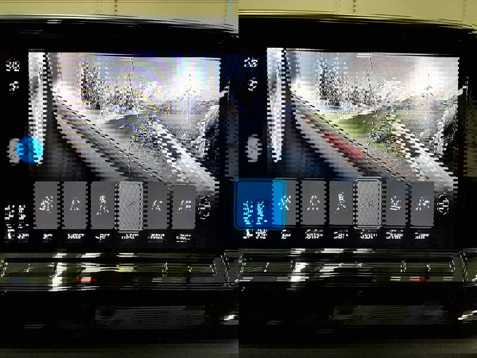 Used 2024 Volkswagen Atlas SE image 39