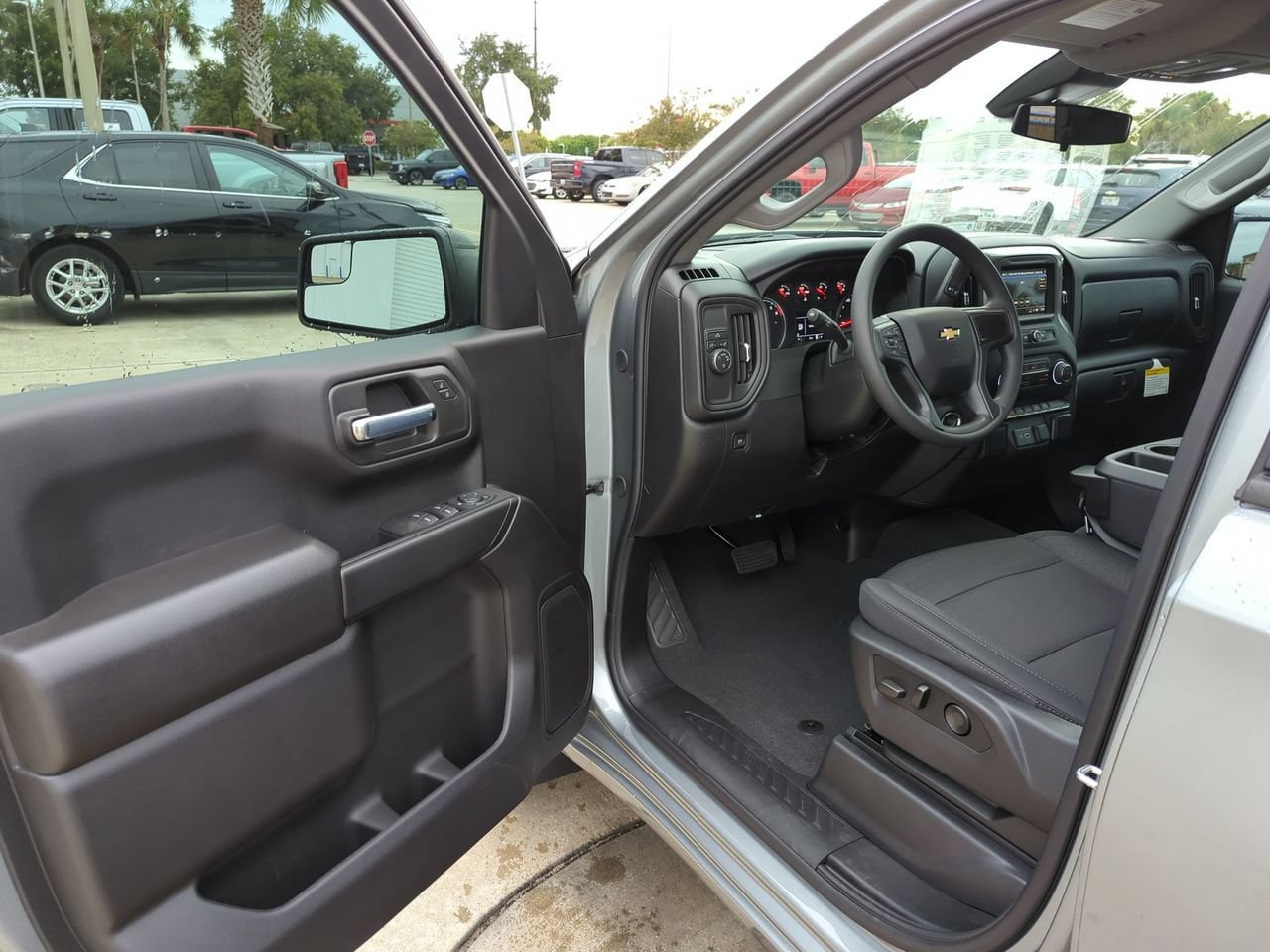New 2026 Chevrolet Silverado 1500 Custom w/ LPO, Dark Essentials Package RWD image 7