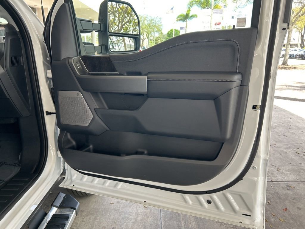 Used 2025 Ford F350 Lariat image 28