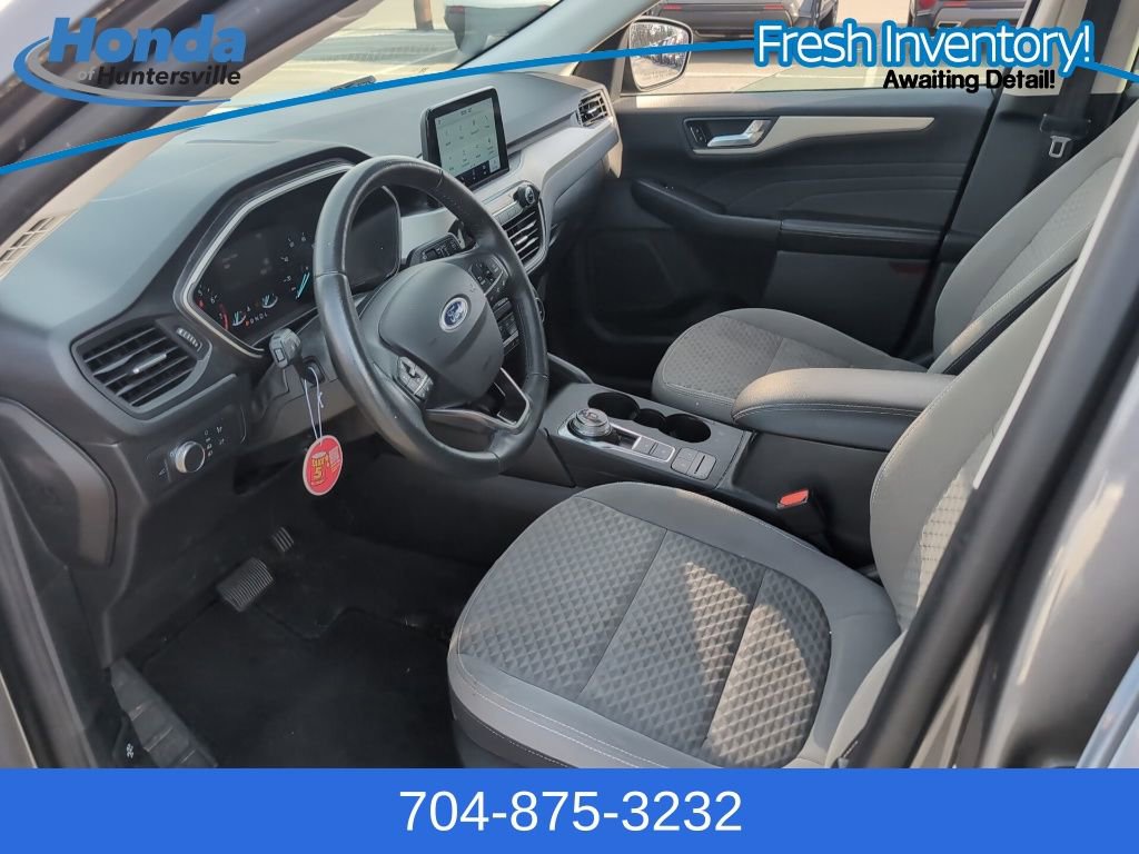 Used 2021 Ford Escape SE w/ SE Sport Appearance Package image 12