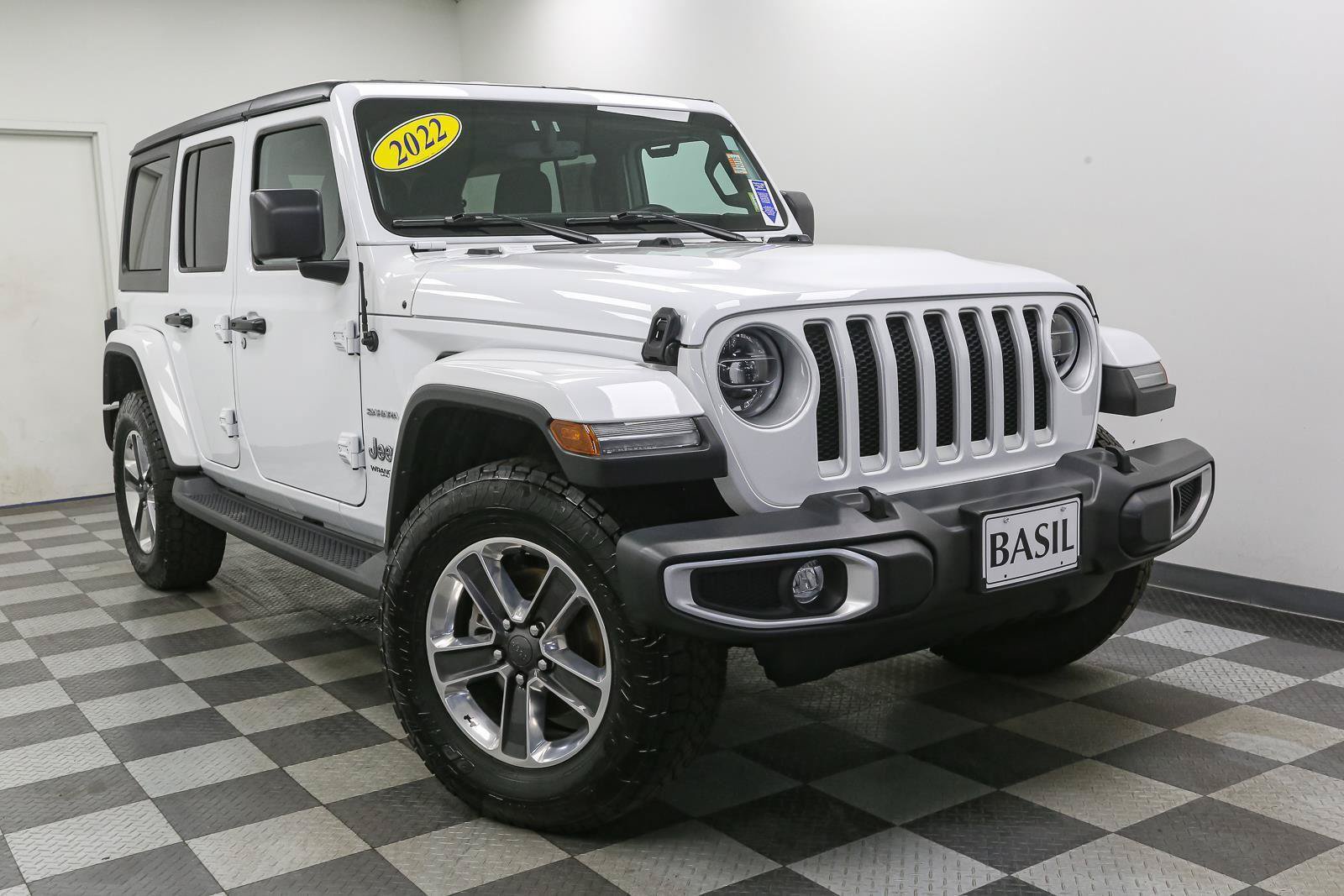 Used 2022 Jeep Wrangler Unlimited Sahara w/ LED Lighting Group AWD/4WD image 2