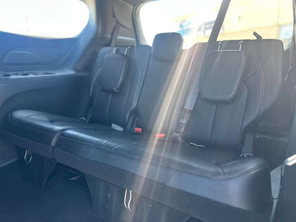 Used 2025 Chrysler Pacifica Select FWD image 17