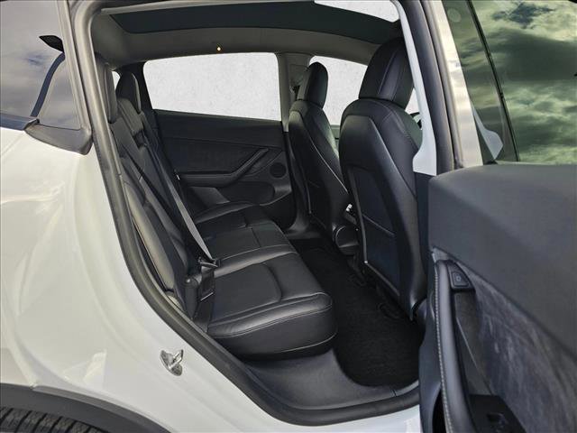 Used 2022 Tesla Model Y Long Range image 11