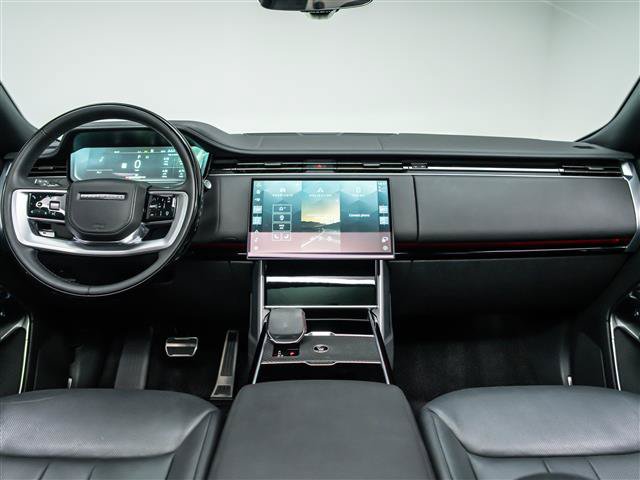 Used 2025 Land Rover Range Rover SE AWD/4WD image 18