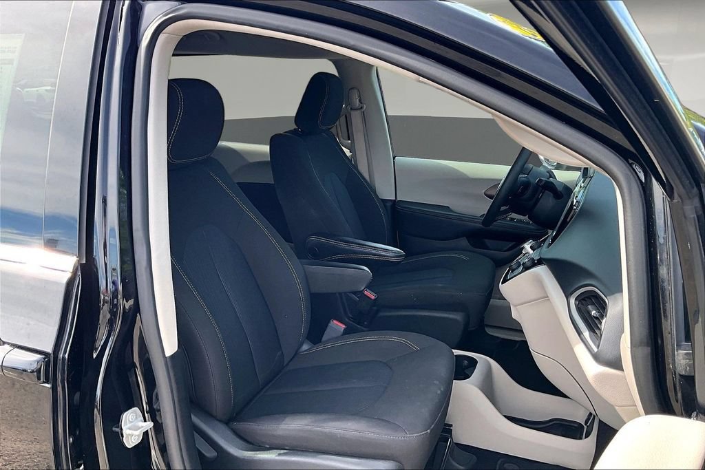 Used 2024 Chrysler Voyager LX FWD image 33