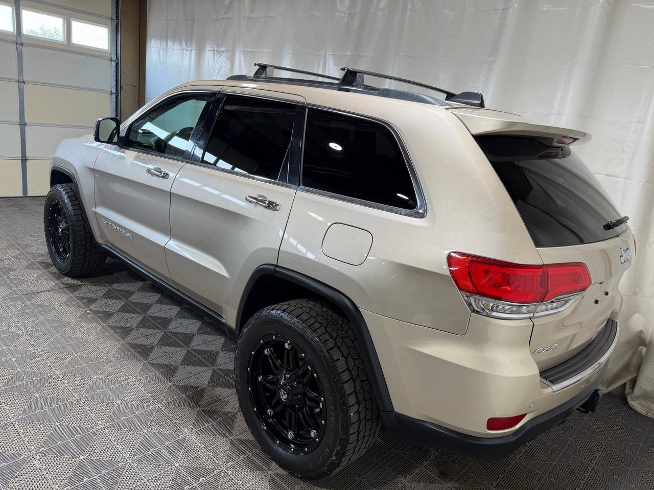 Used 2014 Jeep Grand Cherokee Limited w/ Trailer Tow Group IV AWD/4WD image 4