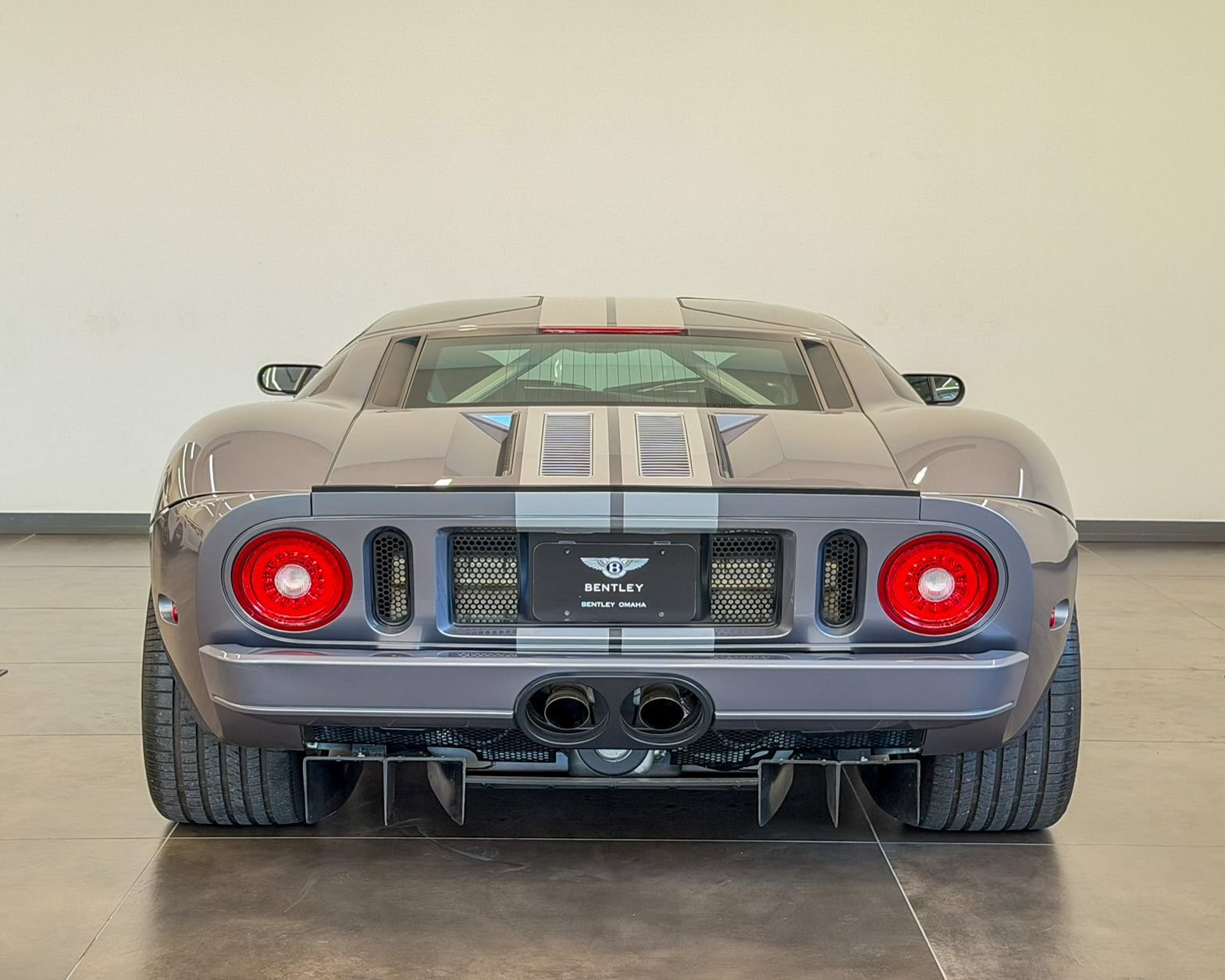 Used 2006 Ford GT RWD image 6