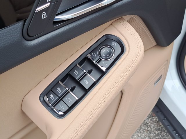 Used 2026 Porsche Macan AWD/4WD image 26